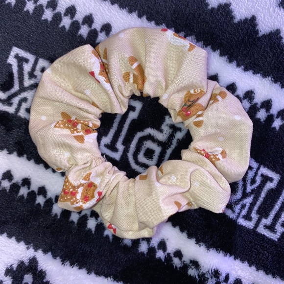 Handmade gingerbread on cream scrunchie - Picture 2 of 4